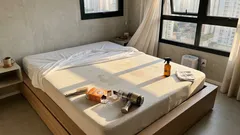 Cheiro de “quarto fechado” na cama? 5 truques caseiros para limpar o colchão e acertar a frequência