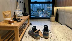 Sapato com chulé: por que o mau cheiro aparece e 11 formas simples de resolver (sem jogar o par fora)