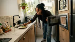 Limpeza mais eficiente: 10 vícios discretos que viram bagunça invisível — e como ajustar