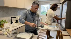 Arroz e macarrão esquecidos no balcão: por que reaquentar nem sempre resolve (e como guardar sobras com segurança)