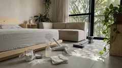 Cheiro de xixi no colchão, no sofá ou no banheiro: a ordem certa para neutralizar sem estragar o tecido